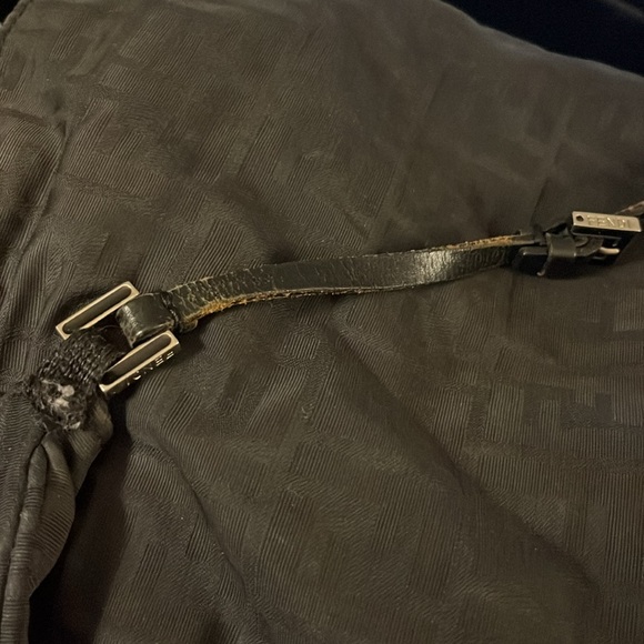 Vintage black Fendi fabric logo shoulder bag - Picture 8 of 12